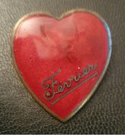 Belle Broche Ancienne De La Saint Valentin "Février" Valentine's Day Brooch - Godsdienst & Esoterisme
