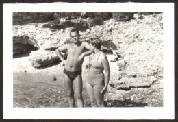 Couple Bikini Woman Girl And Trunks Muscular Man On Beach   Old Photo 9x6cm #41179 - Anonymous Persons