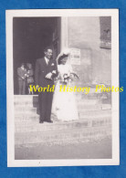 Photo Ancienne Snapshot - Eglise à Situer - Portrait De Mariage - Affiche Salle De La Sentinelle - Lyon ? Villeurbanne ? - Places