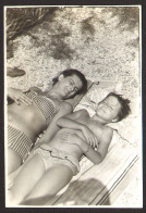 Bikini Woman And Girl Laying On Beach   Old Photo 9x6cm #41186 - Anonymous Persons