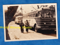 Photo Ancienne Snapshot - JAPON - Portrait De Femme Costume Traditionnel / Kimono & Autocar / Autobus - Asia Asian Flou - Asie