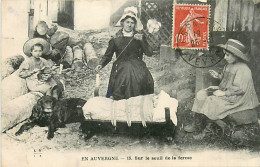 12* AUVERNE Sur Le Seuil De La Ferme            MA99,0847 - Bauern