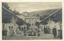 07* VALS LES BAINS Cour Des Bains            MA99,0642 - Vals Les Bains