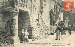 56* LA ROCHE BERNARD Sur Le Quai – Un Vieux Perron     RL25,0491 - La Roche-Bernard