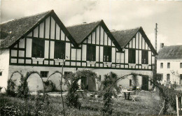 61* COULONGES LES SABLONS  Auberge De « la Fourche » CPSM  (format 9x14cm)   RL25,1564 - Other & Unclassified