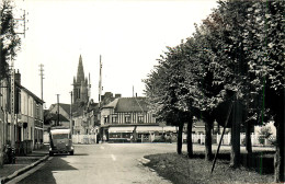 60* BORAN     Place Du Carrouge  CPSM  (format 9x14cm)   RL25,1399 - Boran-sur-Oise