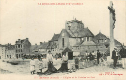 50* BARFLEUR  Eglise Et Calvaire Du Port            RL37.0412 - Barfleur