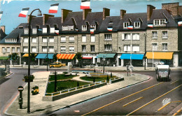 50* ST HILAIRE DU HARCOUET  Place Gal De Gaulle  CPSM (9x14cm)           RL37.0333 - Saint Hilaire Du Harcouet