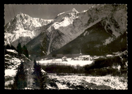 74 - LES HOUCHES - LE VILLAGE ET LA CHAINE DES AIGUILLES - Les Houches