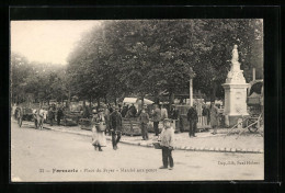 CPA Formerie, Place Du Fryer, Marché Aux Porcs  - Formerie