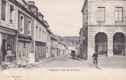 Vibraye (72 Sarthe) Rue De La Rivière 1er Plan Le Café De La Place Transformé En Coiffeur Carte Précurseur édit. Garreau - Vibraye