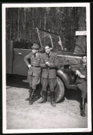 Fotografie Bundesheer Österreich, Soldaten Lehnen Lässig Am Lastwagen  - War, Military