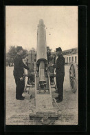 CPA Illustrateur Camp De Sissonne, Artilleristen Avec Ihrem Pièce D'artillerie Auf Dem Exerzierplatz  - Andere & Zonder Classificatie