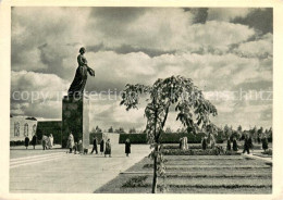 73687039 Leningrad St Petersburg Piskaryovskoye Memorial Cemetery Museum Statue  - Russland