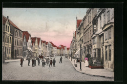 AK Uelzen, Partie In Der Lüneburgerstrasse Mit Schülergruppe  - Lüneburg