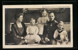 AK Das Herzogspaar Von Sachsen-Coburg-Gotha Mit Seinen Kindern  - Royal Families