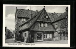 AK Lauenburg / Elbe, Ältestes Fachwerkhaus Am Markt  - Lauenburg