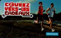 CARTE CADEAU ..DECATHLON...COUREZ VERS LES CADEAUX - Gift And Loyalty Cards