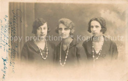 73680641 Kolomyja Kolomea Ukraine Junge Frauen Gruppenbild  - Oekraïne