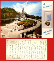 ** CARTE  BASILIQUE  LOURDES  Avec  MEDAILLE ** - Lugares Santos