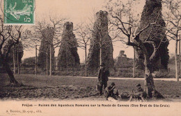 83 / FREJUS / RUINES DES AQUEDUCS ROMAINS SUR LA ROUTE DE CANNES  / TRES JOLIE CARTE ANIMEE PAPIER GLACE / EDIT BARRERE - Frejus