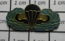 1122 Pin's Pins / Beau Et Rare / MILITARIA / INSIGNE AIRBORNE US ARMY - Militares