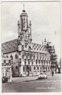 Middelburg: FIAT 600, BICYCLES/FIETSEN - Stadhuis - (Nederland/Holland) - 1965 - PKW