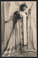 Foto-AK Atelier Reutlinger, Paris: Méaly Im Kleid Porträtiert  - Photographs