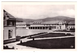 VIZILLE Ecole Professionnelle De Jeunes Filles - Les Ecoles à Droite L'infirmerie (carte Photo) - Vizille