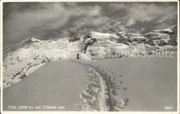 12045884 Truebsee OW Skifahrer Schneespur Winterpanorama Titlis Urner Alpen Brom - Andere & Zonder Classificatie