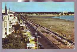 17 - ROYAN - LA PLAGE VUE DU FAMILY-HÔTEL - ANIMÉE - AUTOMOBILE -   - Royan