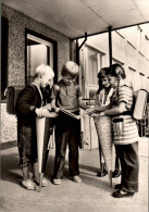 H1834 - TOP Glückwunschkarte Schulanfang - Kinder Mädchen Lange Zöpfe - Verlag Karl Marx Stadt DDR - Eerste Schooldag