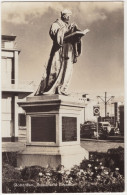 Rotterdam: CHEVROLET SEDAN '49-'52 - Standbeeld 'Erasmus' - (Holland) - 1957 - Toerisme