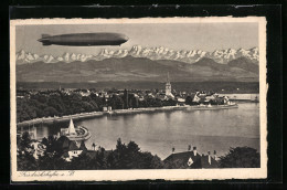 AK Friedrichshafen, Blick Zum Ort Hinüber Mit Luftschiff LZ 127 Graf Zeppelin Am Himmel  - Zeppeline