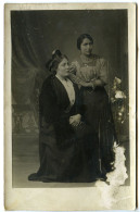 CPA 9 X 14   Carte Photo  De 2 Jeunes Femmes  Soeurs? - To Identify