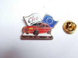 Beau Pin's , Auto Renault Clio , Voiture De L'année 1991 , Tôle Peinte , Verso Lisse - Renault