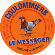 ETIQUETTE  DE  FROMAGE NEUVE   COULOMMIERS LE MESSAGER PIGEON CHARENTE  CHASSENEUIL VARIANTE - Kaas