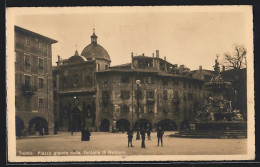 Cartolina Trento / Trient, Piazza Grande Colla Fontana Di Nettuno  - Trento