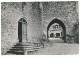 CPSM Dentelée 10.5 X 15 Ain PEROUGES Cité Médiévale Eglise Fortifiée (XV° Siècle) Porte D'en Haut - Pérouges