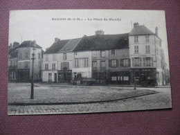 CPA 77 REBAIS  Place Du Marché ANIMEE Petit Plan Devant Magasin Confection BOUVIER CAMION & VOITURE Devant CAFE FRANCAIS - Rebais