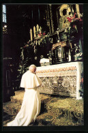 AK Papst Johannes Paul II. Am Beten Vor Dem Altar  - Papi