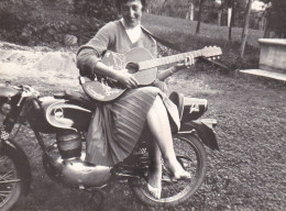 RAGAZZA SU MOTOCICLETTA GILERA 150 SPORT - MOTORCYCLE - FOTO ORIGINALE - Automobile