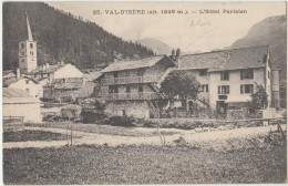 Val D'Isère. L'Hôtel Parisien , 1917. CPA Circulé Timbrée, Excellent état. 2 Scans. Vur Peu Courante Avec L'Eglise - Val D'Isere