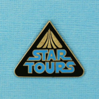 1 PIN'S // ** STAR TOURS / LA GUERRE DES ÉTOILES / STAR WARS ** . (©DISNEY) - Cinéma