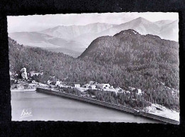 Cp, 66, Les Bouillouses, Barrage-refuges Et Camp De Vacances, Au Fond, La Chaine Du Canigou, Voyagée 1967 - Sonstige & Ohne Zuordnung