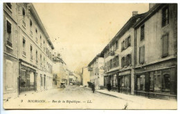 CPA 9 X 14  Isère BOURGOIN  Rue De La République  Charcuterie-Boulangerie    Cycles  Tabac  Hôtel Du Nord   Bovier - Bourgoin