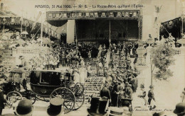 1909 - Espagne  -  MADRID  :  31 MAI 1906  LA REINE MERE QUITTANT  L'EGLISE    -   BELLE ANIMATION - Madrid