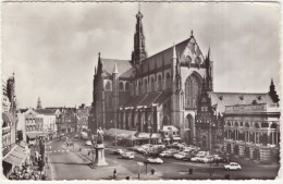 Haarlem: FIAT 600, SKODA SPARTAK, CITROËN DS, RENAULT DAUPHINE, DKW 3=6, VW T-BUS, 1200 KÄFER/COX -Grote Markt (Holland) - Voitures De Tourisme