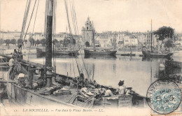 LA ROCHELLE    LE VIEUX BASSIN    BATEAU DE PECHE - La Rochelle