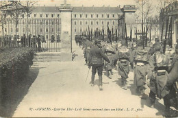 - Maine Et Loire -ref-B64- Angers - Quartier Eblé - 6e Génie Rentrant Dans Son Hôtel - Régiments - Casernes - Militaria - Angers